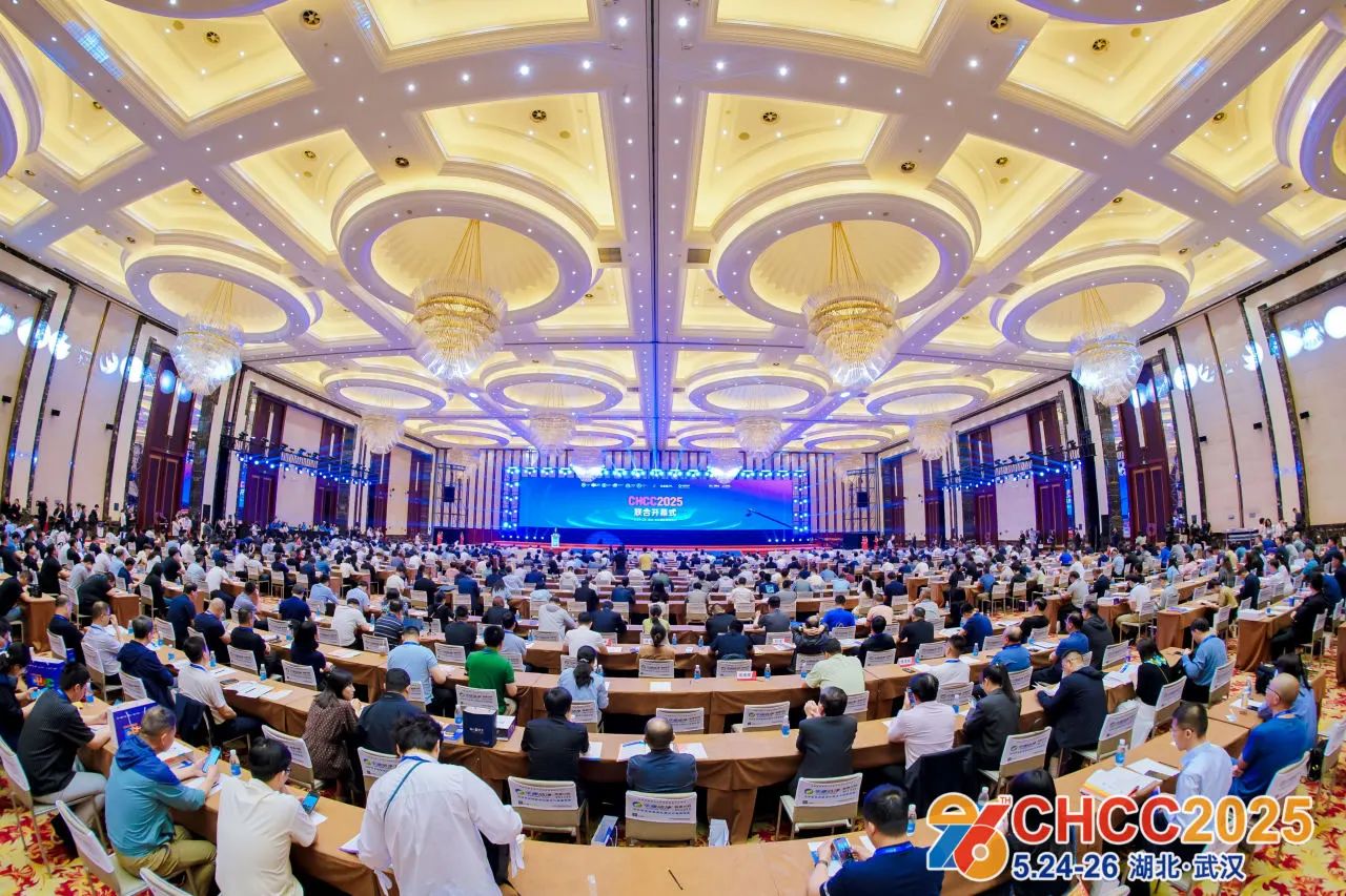 筑医台新资讯：CHCC2025展后数据 723 位邀请嘉宾 8927 位参会代表 101 场专题论坛 678 家知名参展商 10 万平米展示面积 53033 位专业观众